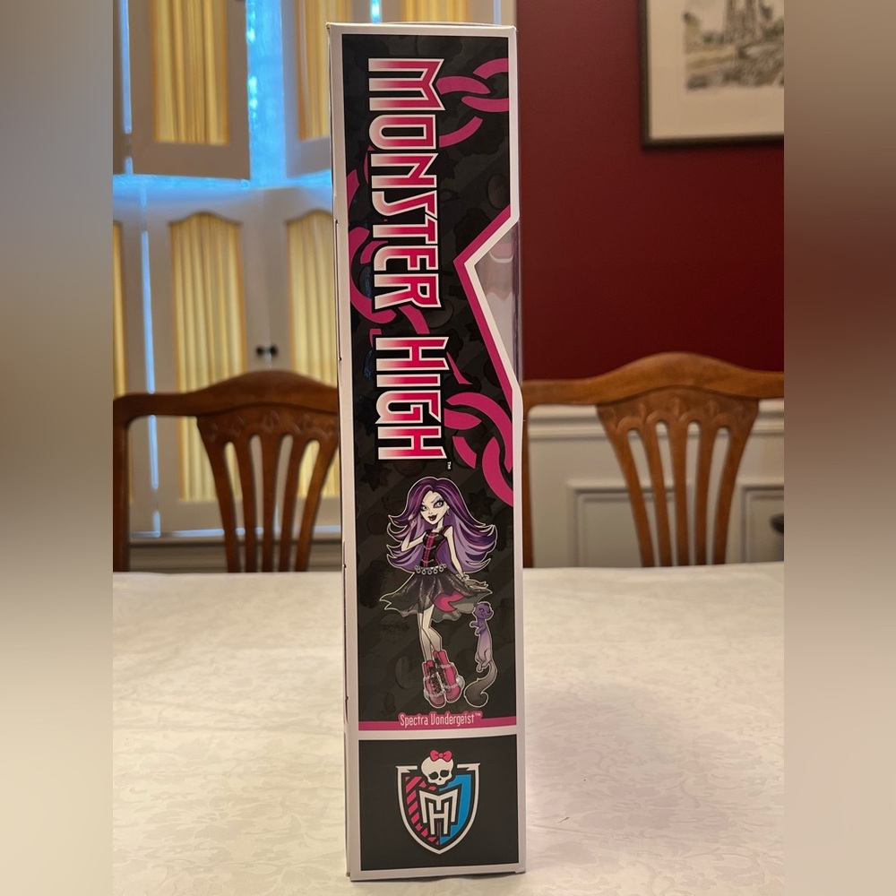 Monster High Spectra Vondergeist Doll with Pink and Black Ensemble - Picture 4 of 6